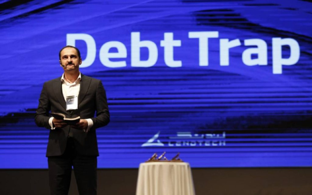 اهدای تندیس رویداد بزرگ لندتک ایران